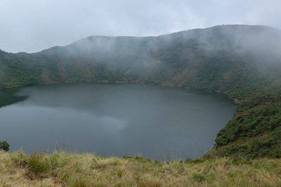 Vue panoramique du Mont Bisoke au Rwanda